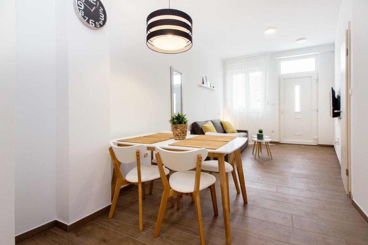 Ferienwohnung Urban Split Exterior foto